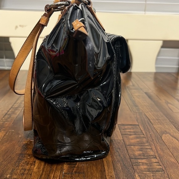 Coach Embossed C Patent Leather
Black Tote Bag Shoulder bag zip closure - Picture 5 of 16